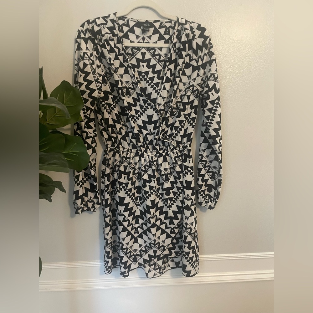 Rue 21 black and white print dress